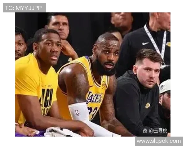 12月14日火箭队对阵湖人队的精彩比赛前瞻与球员表现分析