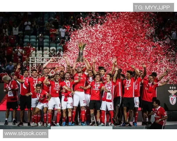 葡萄牙国民与本菲卡的激烈对决展现足球魅力与团队精神 葡萄牙国民与本菲卡的激烈对决展现足球魅力与团队精神